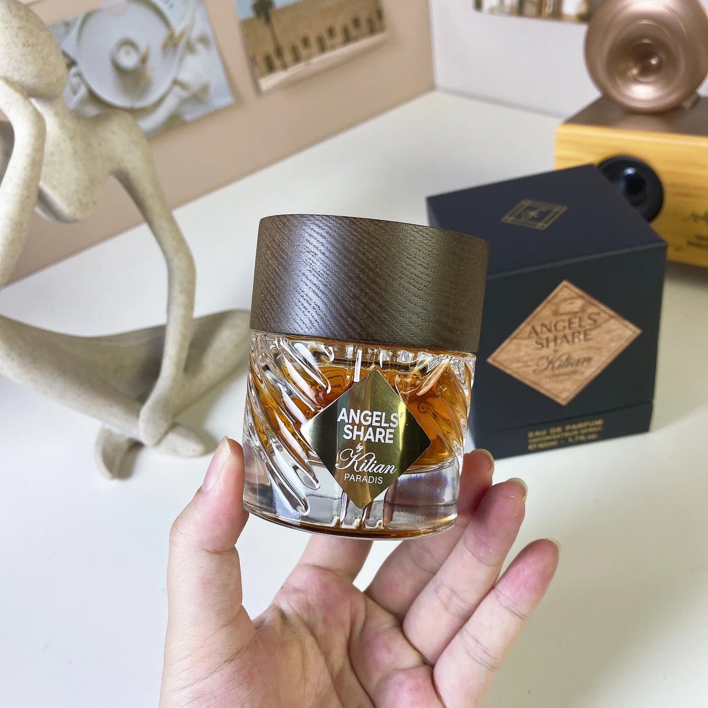 Angels' Share Paradis Woody Aroma Perfume: A Fantastic Olfactory Journey